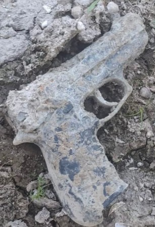 pistol gasit