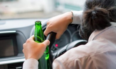 femeie alcool volan