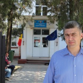 foto in fata Liceu Udriste nasturel